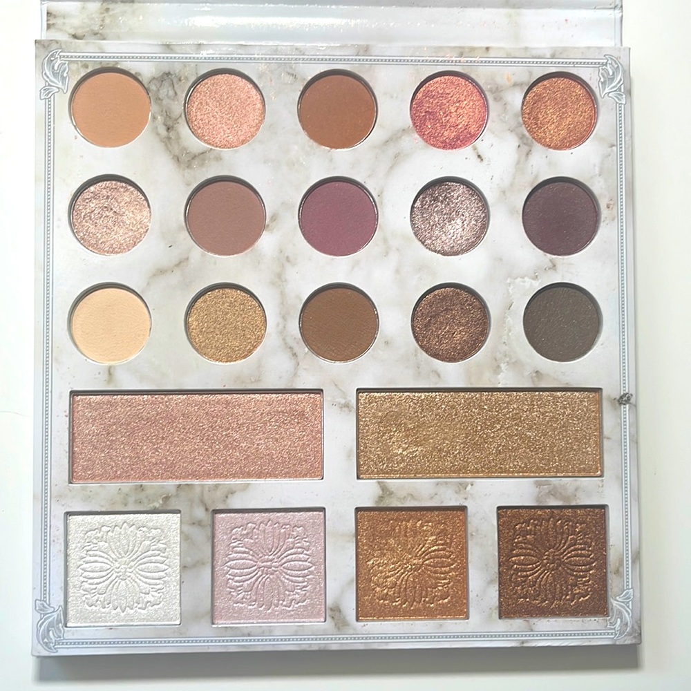 Carli Bybel x BH Cosmetics Deluxe Edition palette. Lightly used.